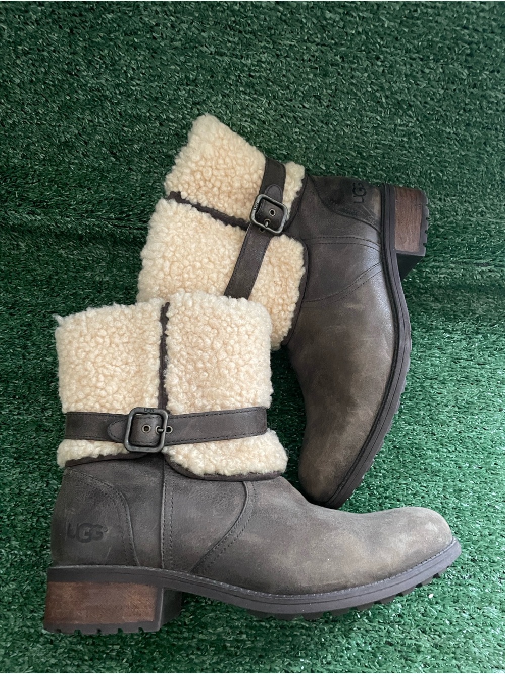 UGG Blayre II Womenβs size 11 Brown Leather Ankle Boots Sheepskin Side Zip